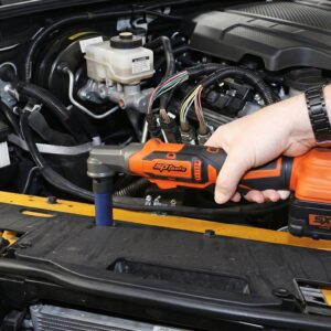 ACCU HAAKSE SLAGMOERSLEUTEL SET 18V MET 5AH ACCU EN LADER