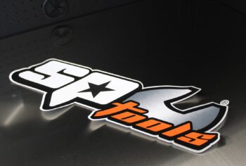 SP LOGO STICKER 50CM LOS